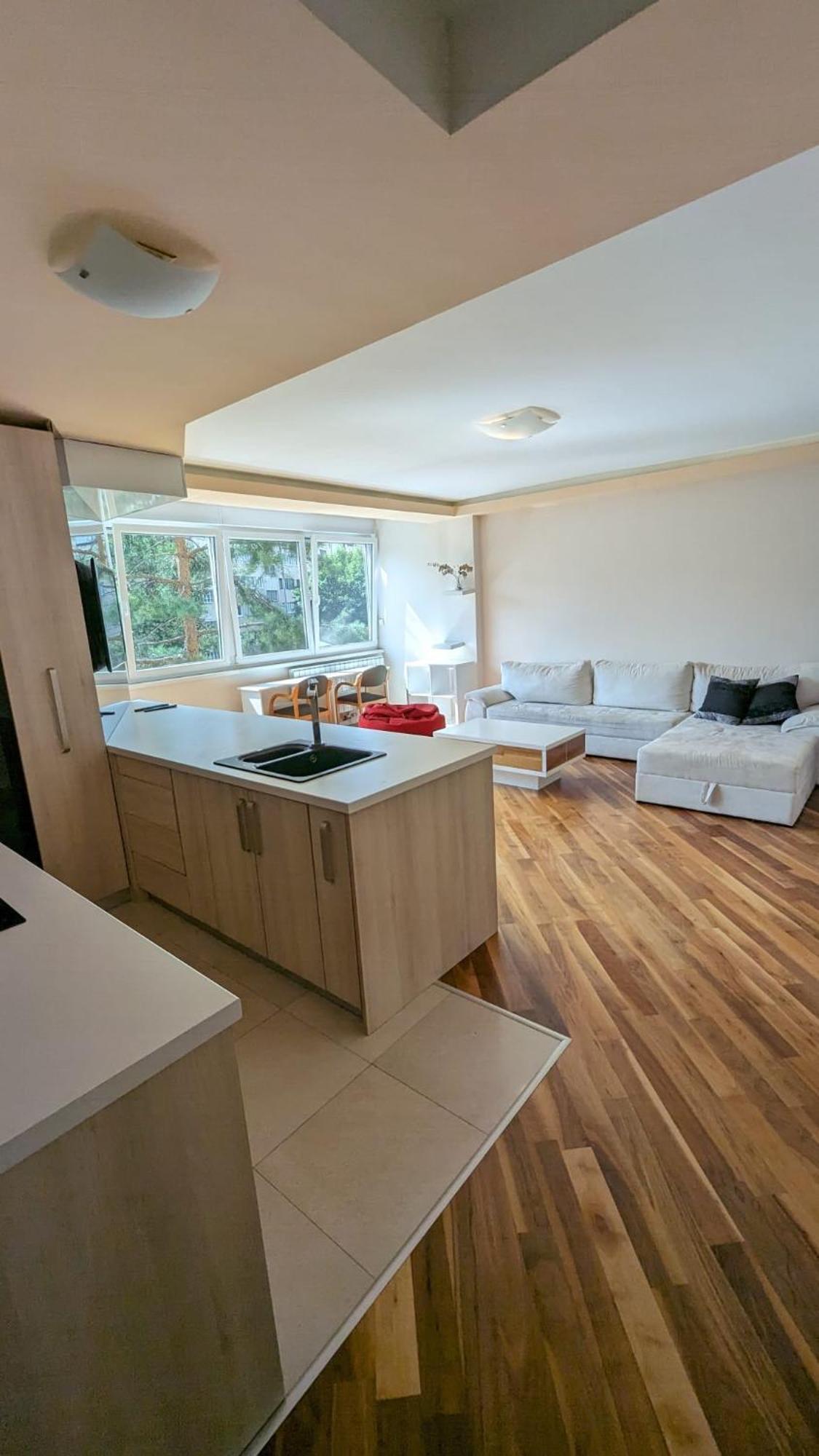 Modern And Cozy Apartment, Excellent Location, Near Sarajevo City Center, 60M2 Exterior photo